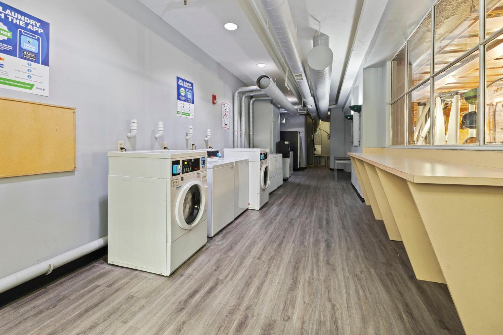 Indy Metro Stay - Sleeps 8 - Skywalk Access - Monument Circle Indianapolis Exteriér fotografie