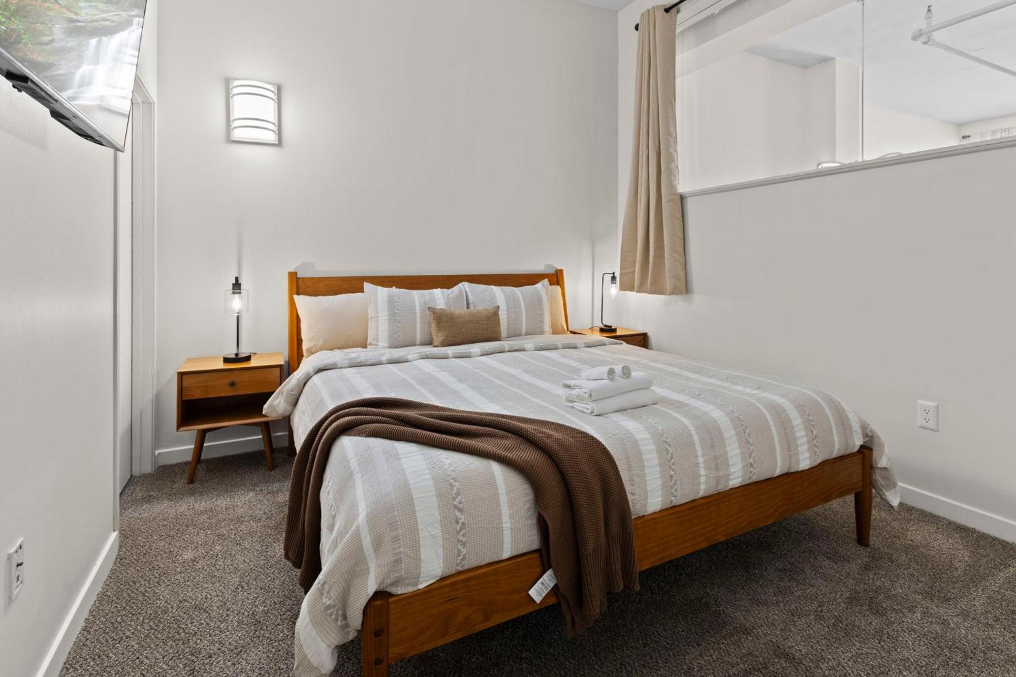 Indy Metro Stay - Sleeps 8 - Skywalk Access - Monument Circle Indianapolis Exteriér fotografie