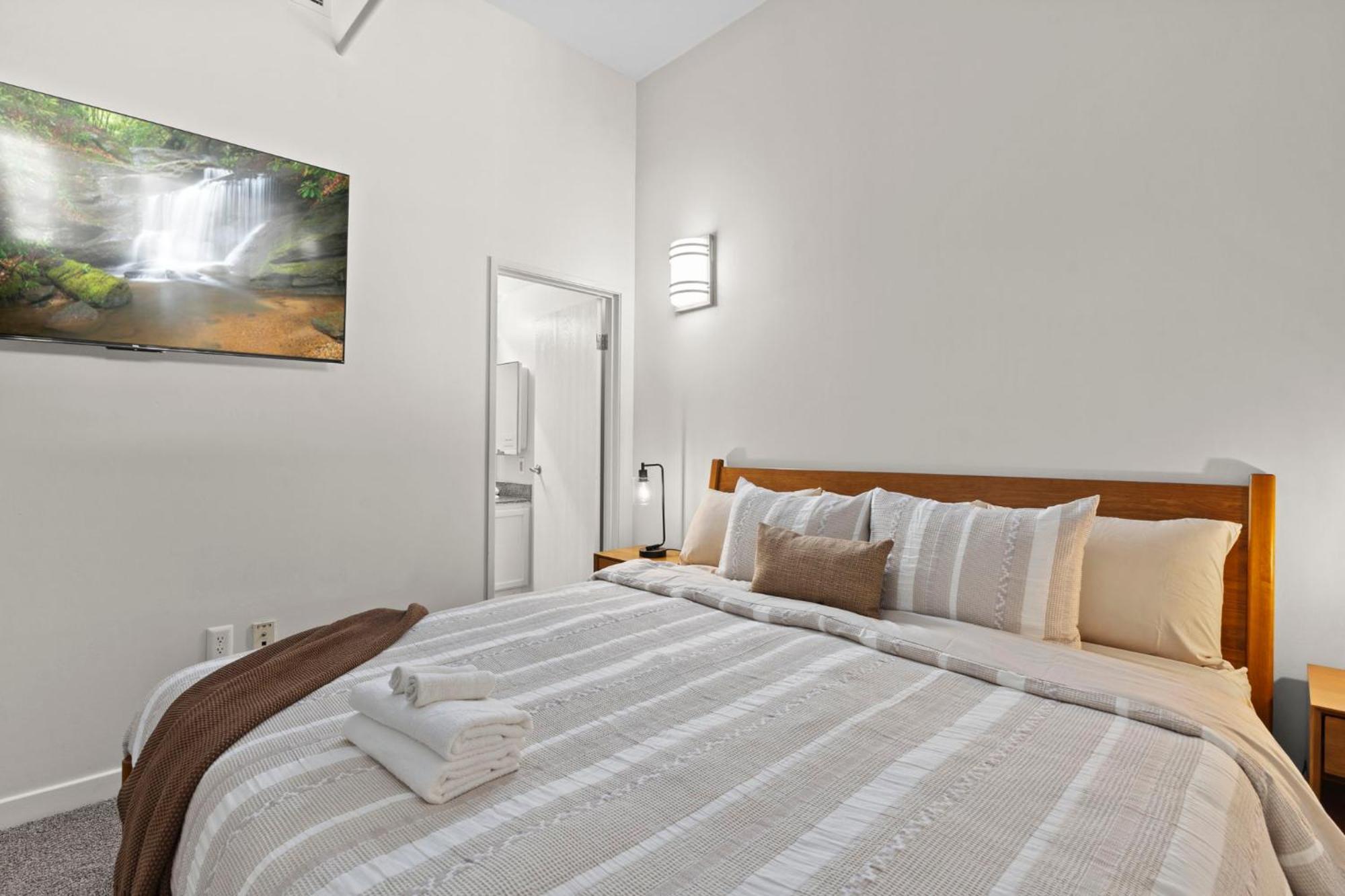 Indy Metro Stay - Sleeps 8 - Skywalk Access - Monument Circle Indianapolis Exteriér fotografie