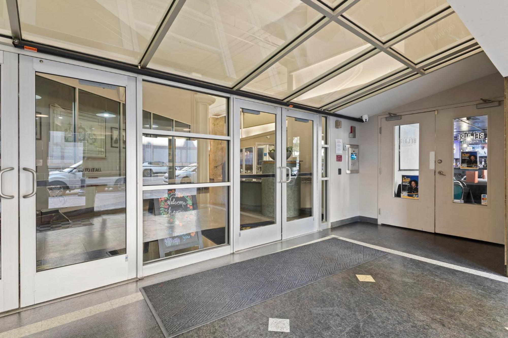 Indy Metro Stay - Sleeps 8 - Skywalk Access - Monument Circle Indianapolis Exteriér fotografie