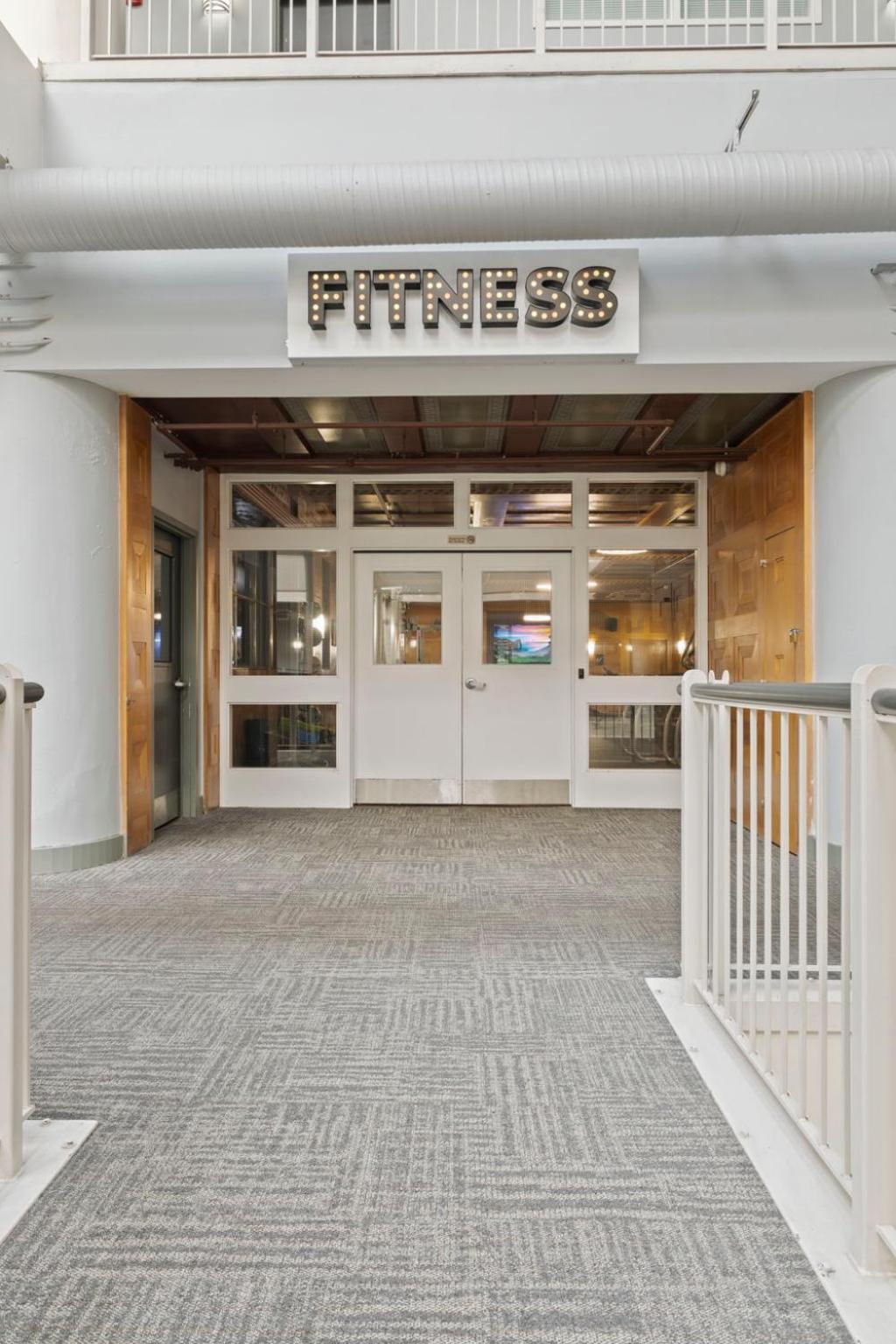 Indy Metro Stay - Sleeps 8 - Skywalk Access - Monument Circle Indianapolis Exteriér fotografie