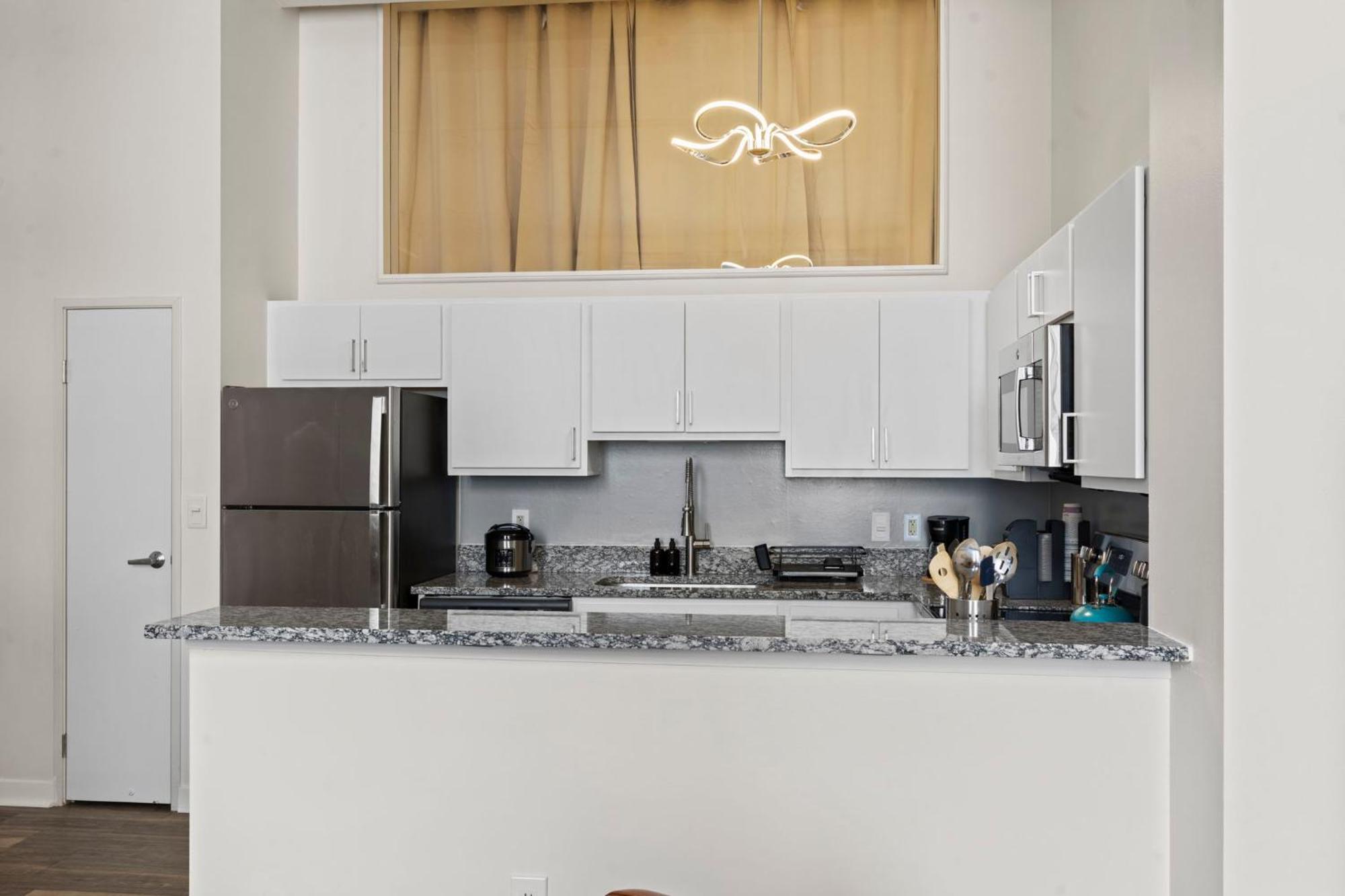 Indy Metro Stay - Sleeps 8 - Skywalk Access - Monument Circle Indianapolis Exteriér fotografie