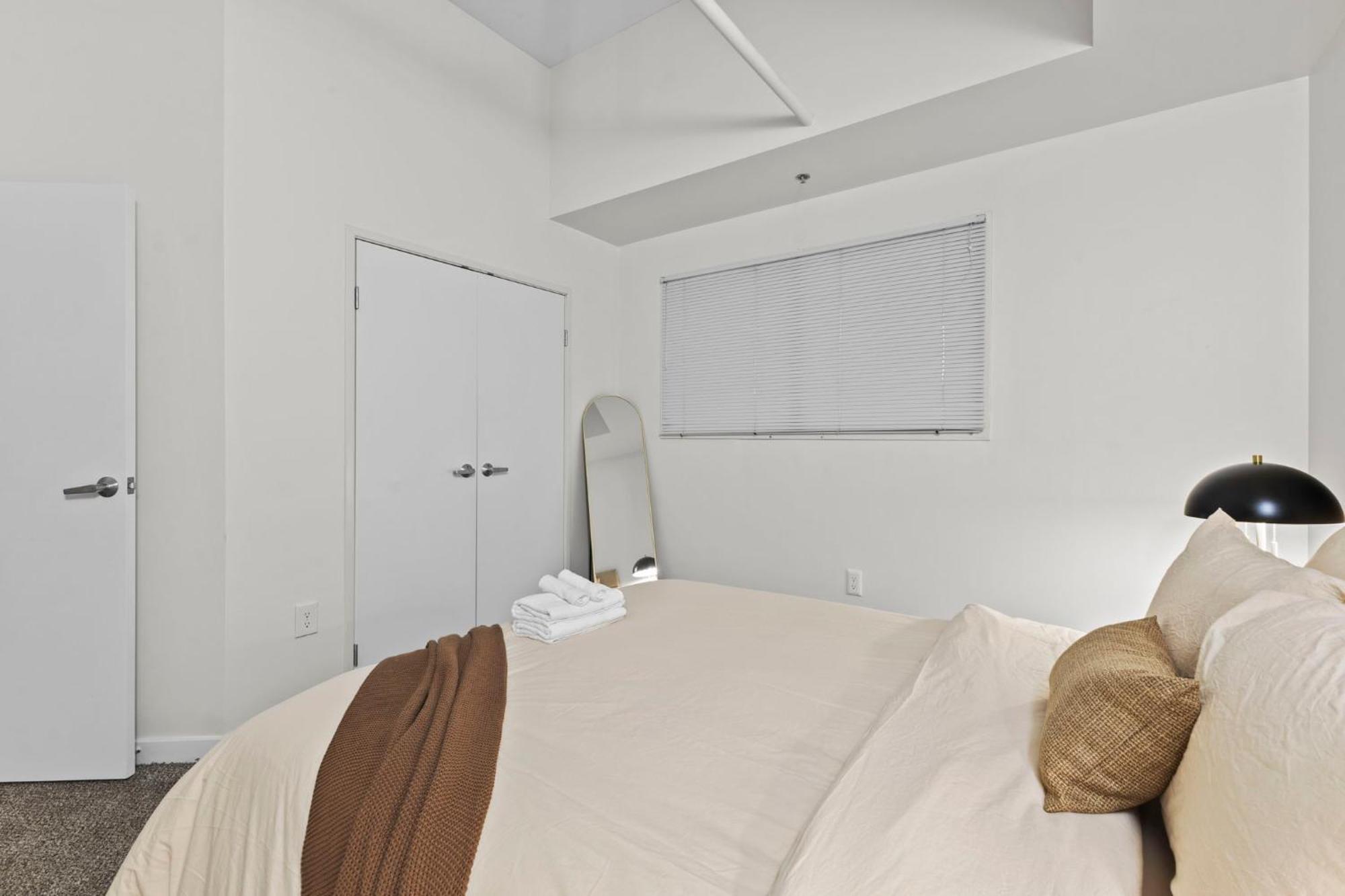 Indy Metro Stay - Sleeps 8 - Skywalk Access - Monument Circle Indianapolis Exteriér fotografie